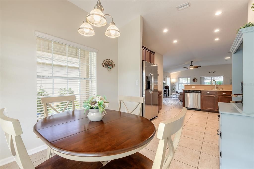 На продажу: $399,000 (3 спален, 2 ванн, 1905 Квадратных фут)