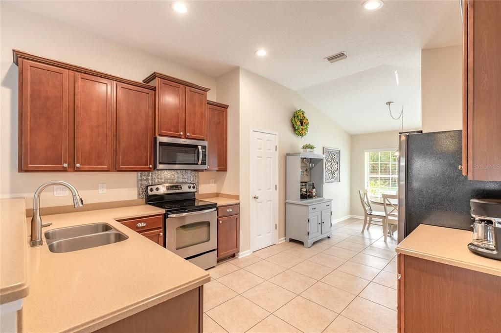 На продажу: $399,000 (3 спален, 2 ванн, 1905 Квадратных фут)