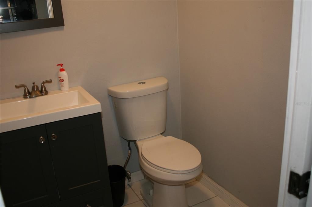 На продажу: $244,900 (2 спален, 1 ванн, 968 Квадратных фут)