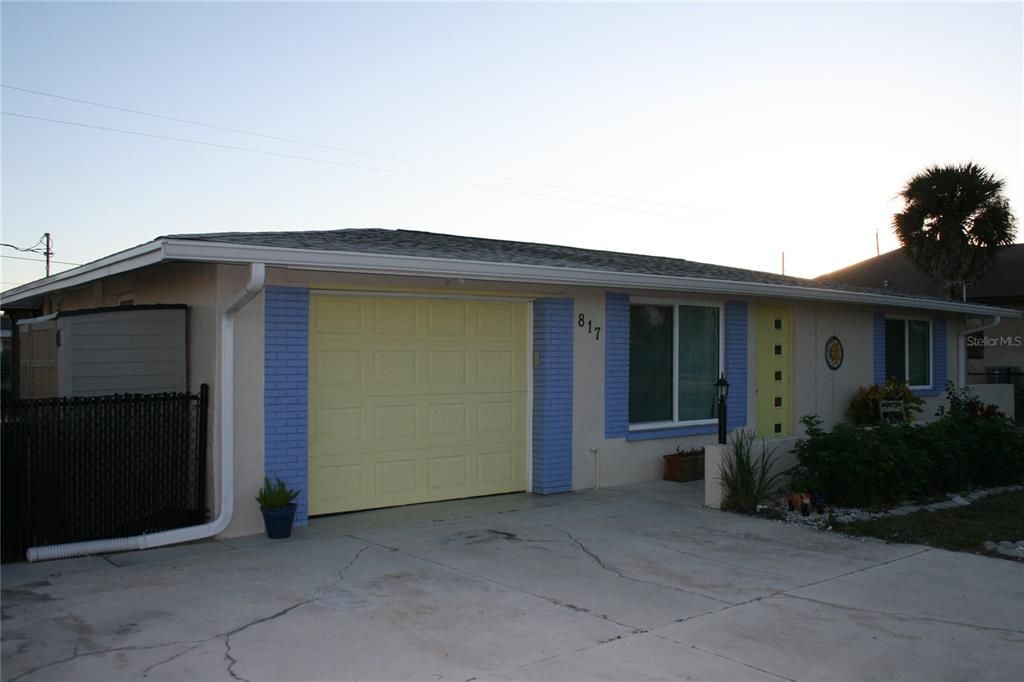 На продажу: $244,900 (2 спален, 1 ванн, 968 Квадратных фут)