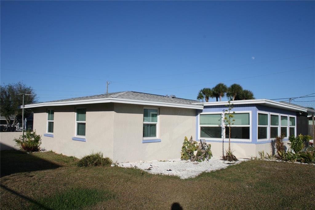 На продажу: $244,900 (2 спален, 1 ванн, 968 Квадратных фут)