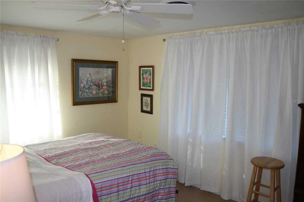 На продажу: $244,900 (2 спален, 1 ванн, 968 Квадратных фут)