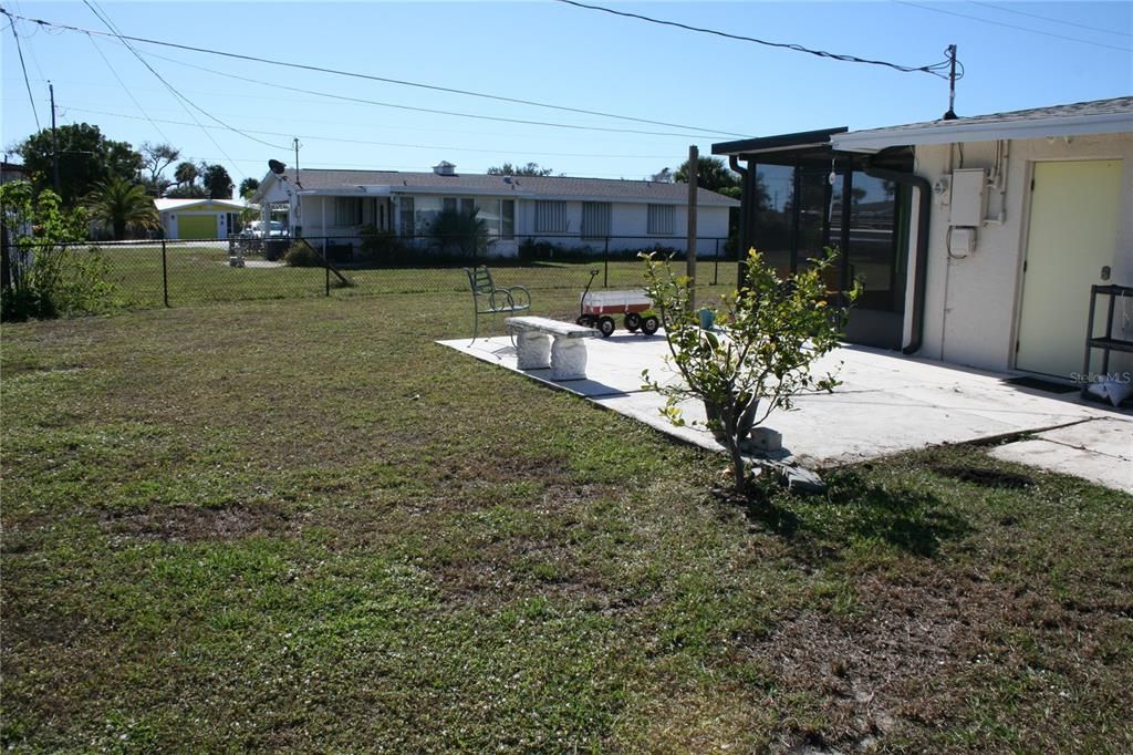 На продажу: $244,900 (2 спален, 1 ванн, 968 Квадратных фут)