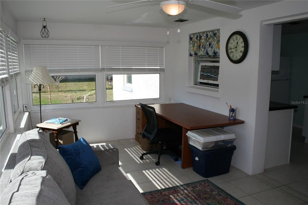 На продажу: $244,900 (2 спален, 1 ванн, 968 Квадратных фут)