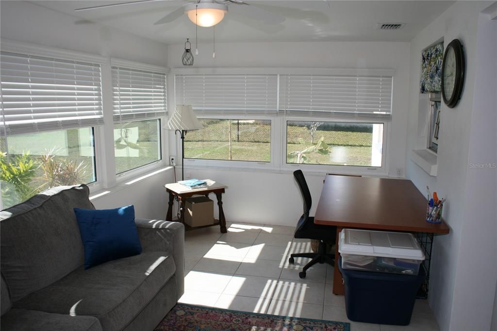 На продажу: $244,900 (2 спален, 1 ванн, 968 Квадратных фут)