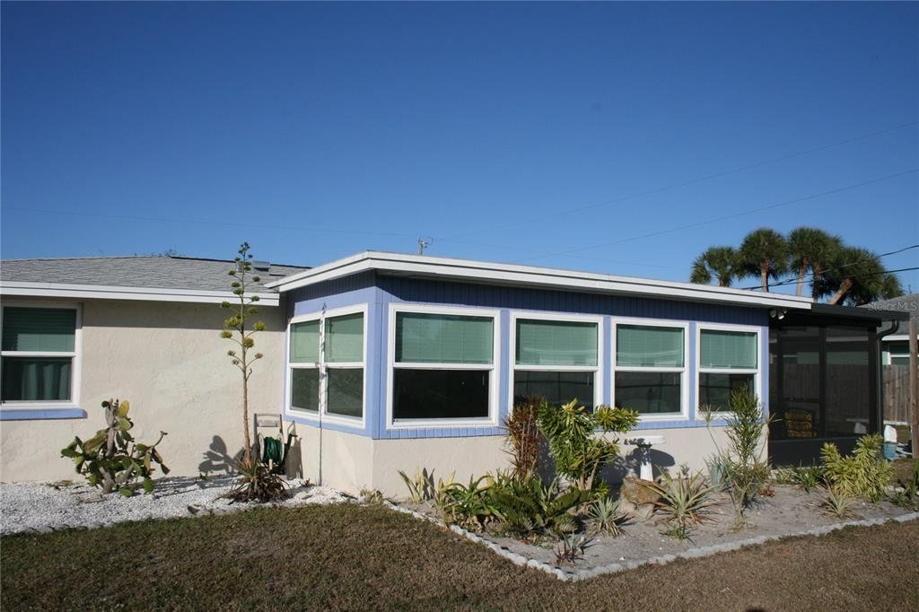 На продажу: $244,900 (2 спален, 1 ванн, 968 Квадратных фут)