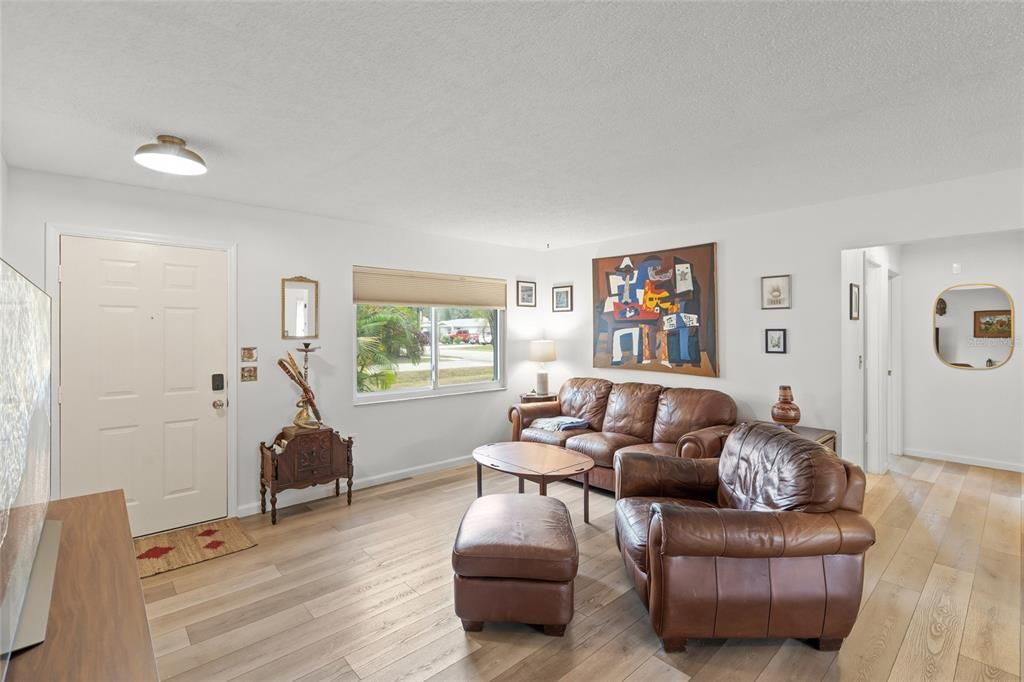 待售: $369,000 (2 贝兹, 2 浴室, 1562 平方英尺)