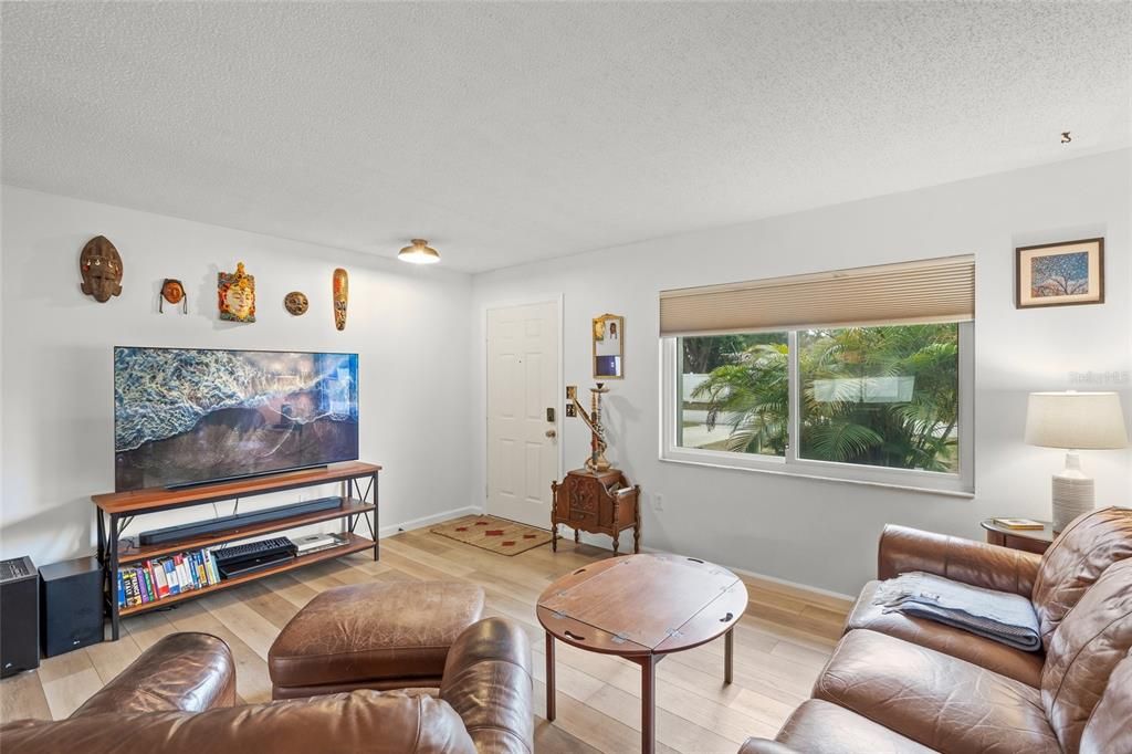 待售: $369,000 (2 贝兹, 2 浴室, 1562 平方英尺)