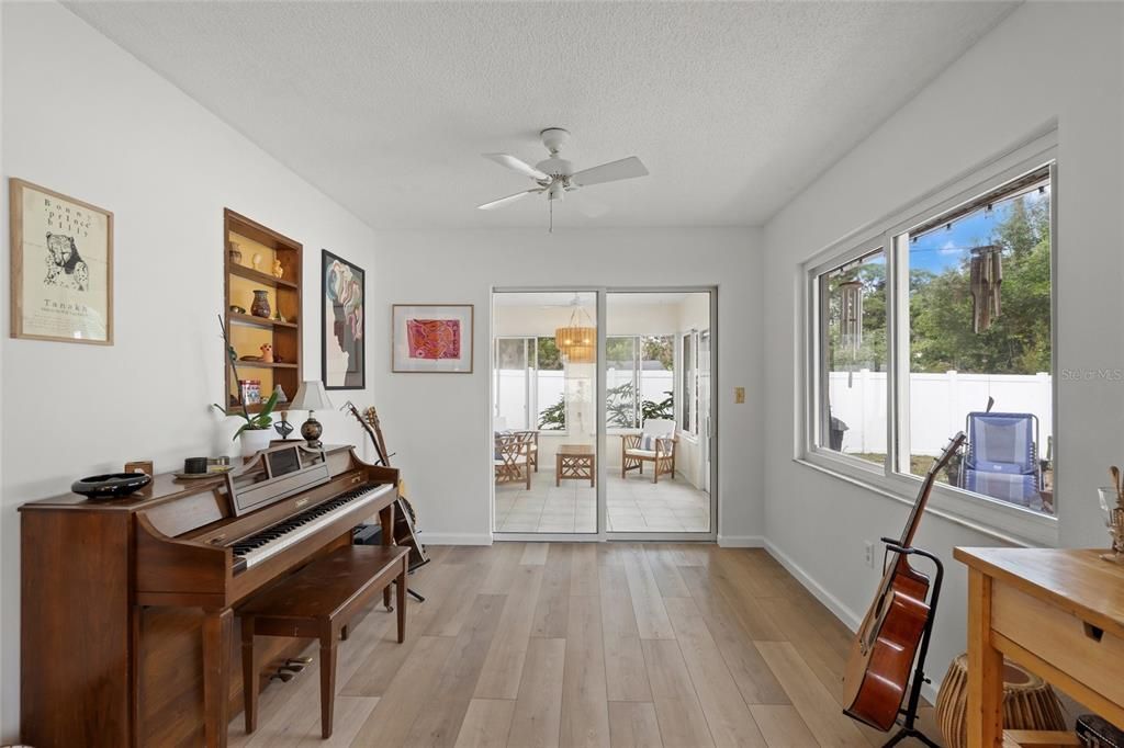 待售: $369,000 (2 贝兹, 2 浴室, 1562 平方英尺)