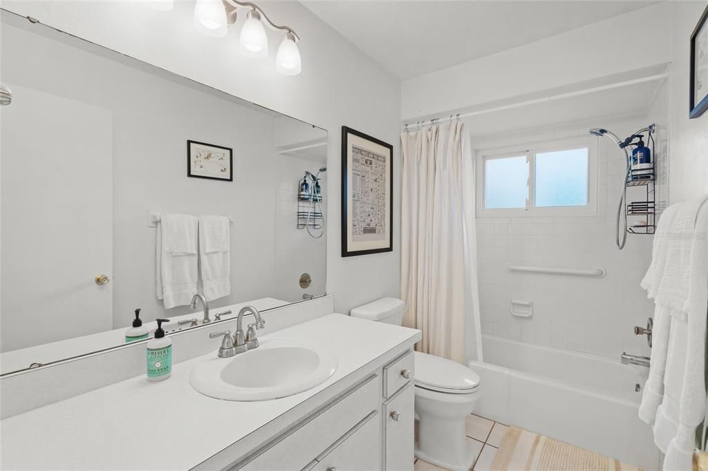 待售: $369,000 (2 贝兹, 2 浴室, 1562 平方英尺)