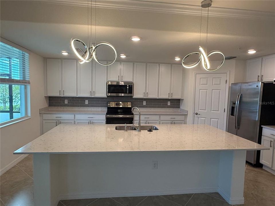 For Sale: $375,000 (3 beds, 2 baths, 1769 Square Feet)