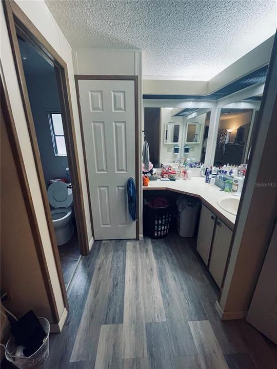 На продажу: $189,000 (2 спален, 2 ванн, 1144 Квадратных фут)