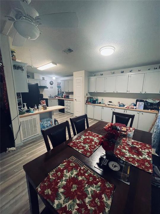 На продажу: $189,000 (2 спален, 2 ванн, 1144 Квадратных фут)