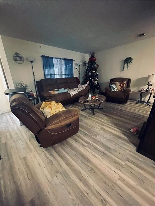 На продажу: $189,000 (2 спален, 2 ванн, 1144 Квадратных фут)