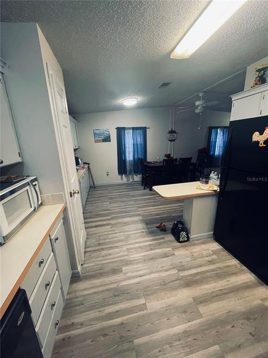 На продажу: $189,000 (2 спален, 2 ванн, 1144 Квадратных фут)