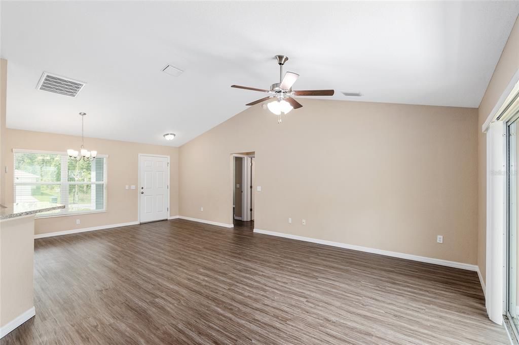 出租: $1,885 (3 贝兹, 2 浴室, 1416 平方英尺)