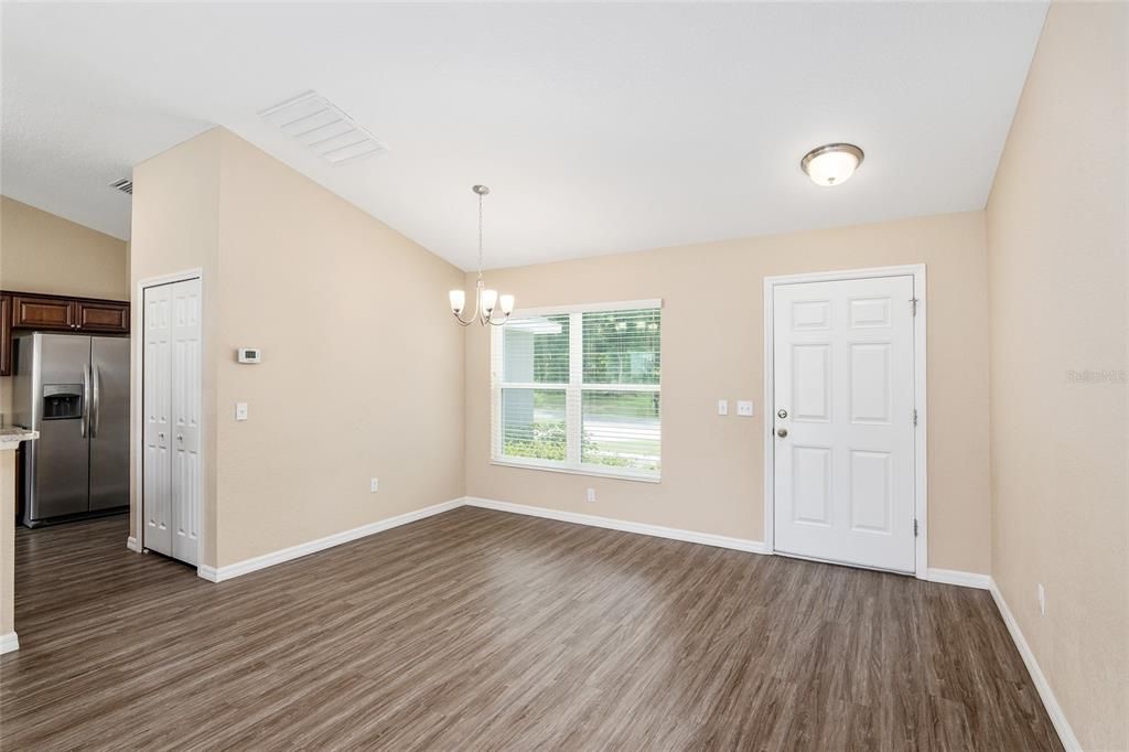 出租: $1,885 (3 贝兹, 2 浴室, 1416 平方英尺)