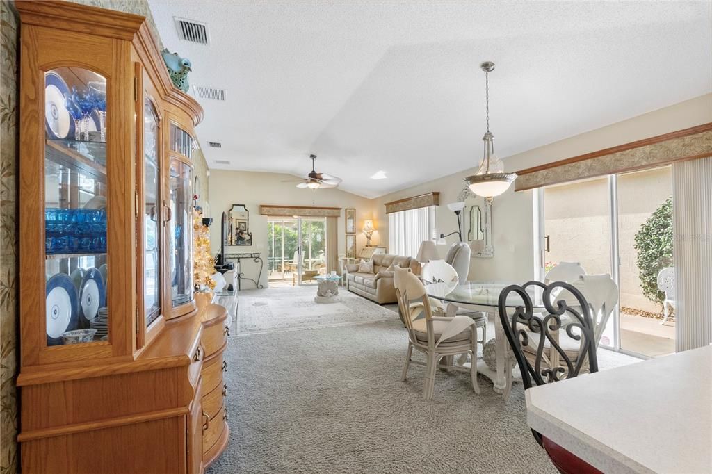 待售: $324,900 (2 贝兹, 2 浴室, 1132 平方英尺)