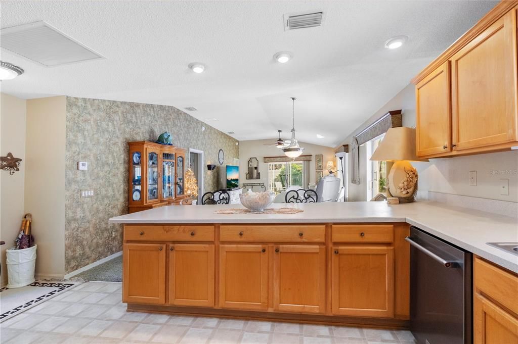 待售: $324,900 (2 贝兹, 2 浴室, 1132 平方英尺)