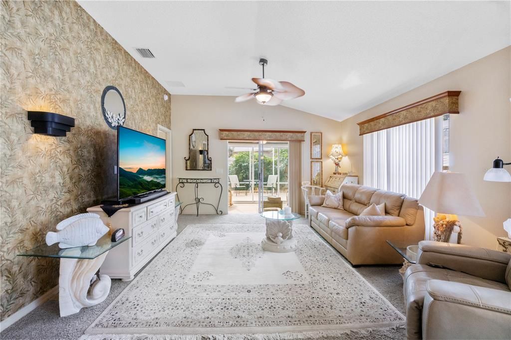 待售: $324,900 (2 贝兹, 2 浴室, 1132 平方英尺)