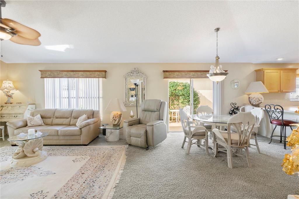 待售: $324,900 (2 贝兹, 2 浴室, 1132 平方英尺)