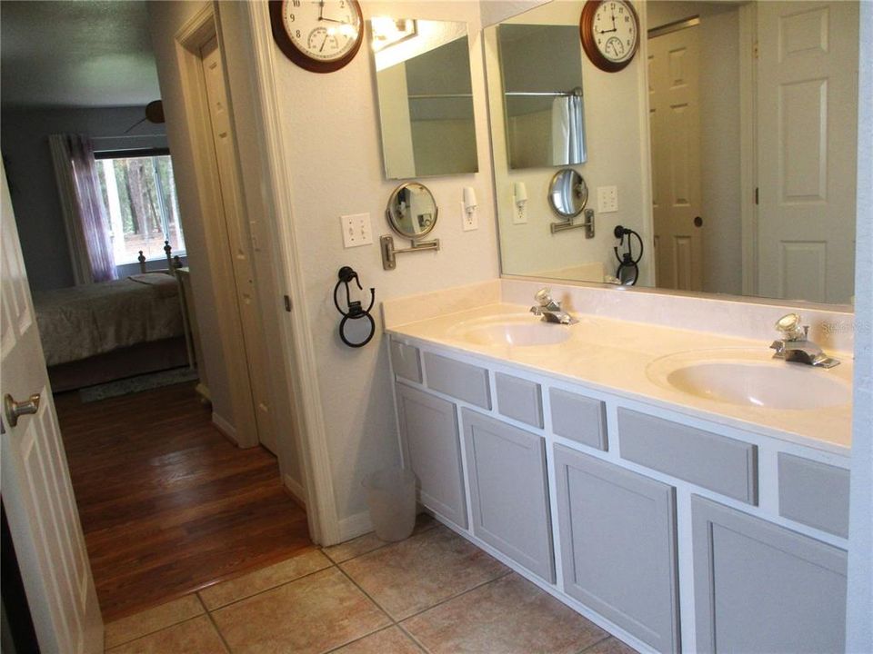 For Sale: $309,000 (2 beds, 2 baths, 1866 Square Feet)