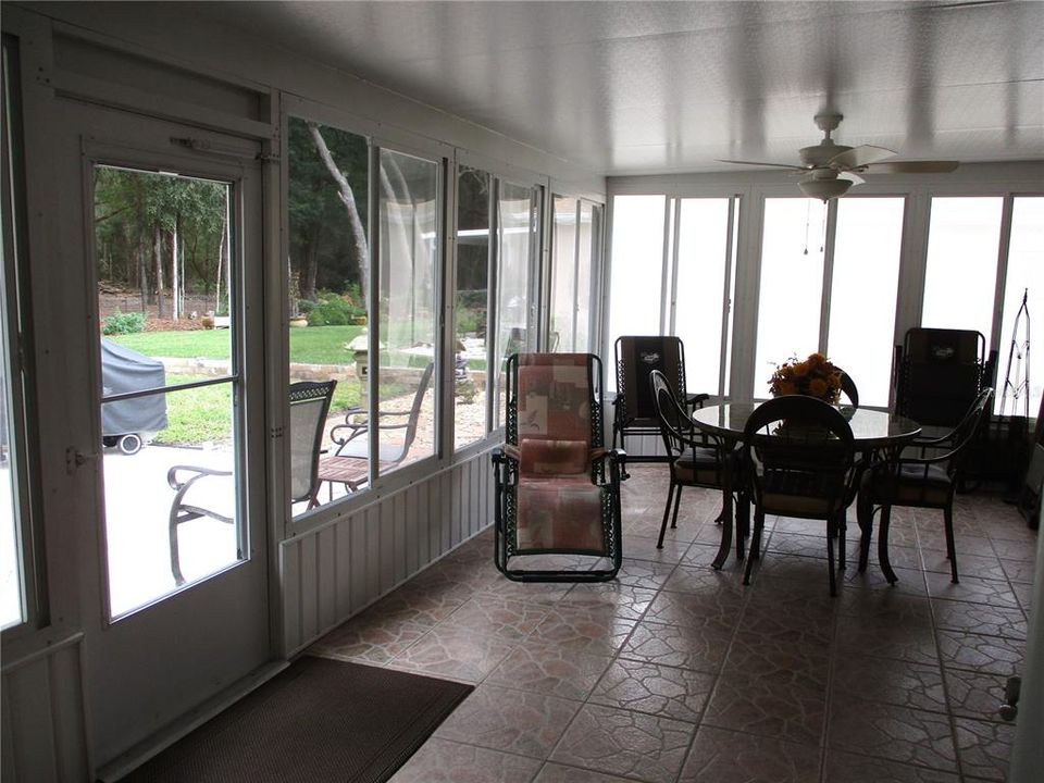 For Sale: $309,000 (2 beds, 2 baths, 1866 Square Feet)