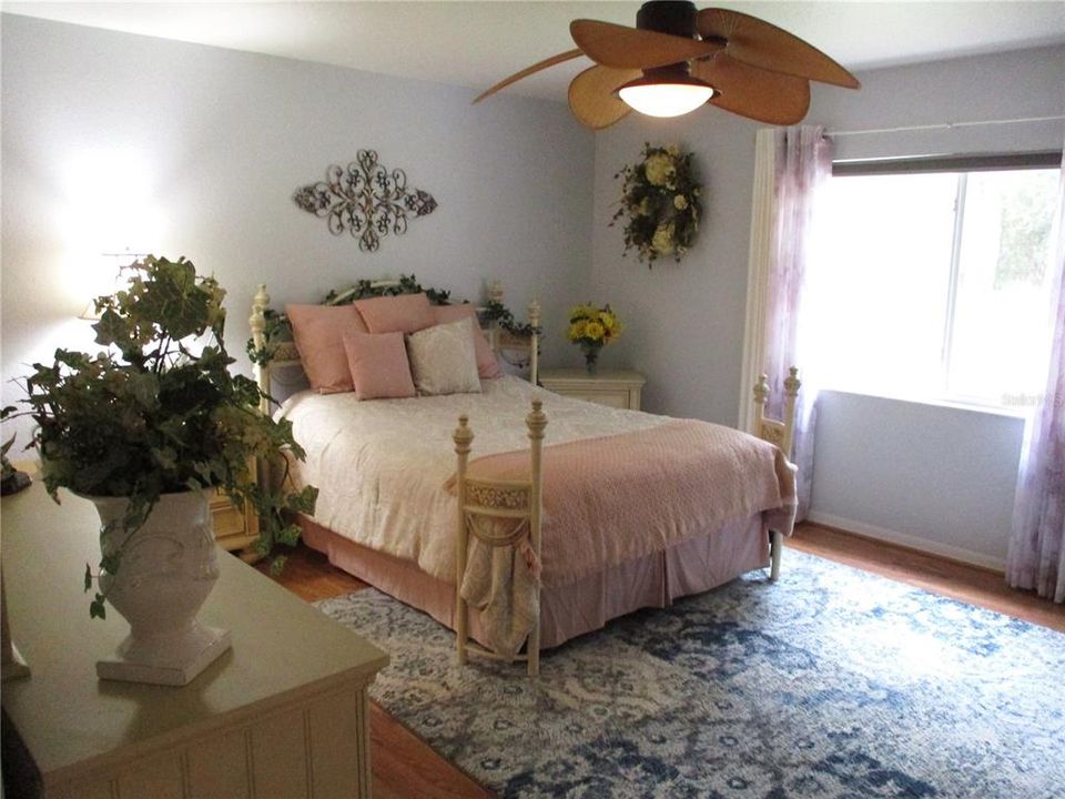 For Sale: $309,000 (2 beds, 2 baths, 1866 Square Feet)