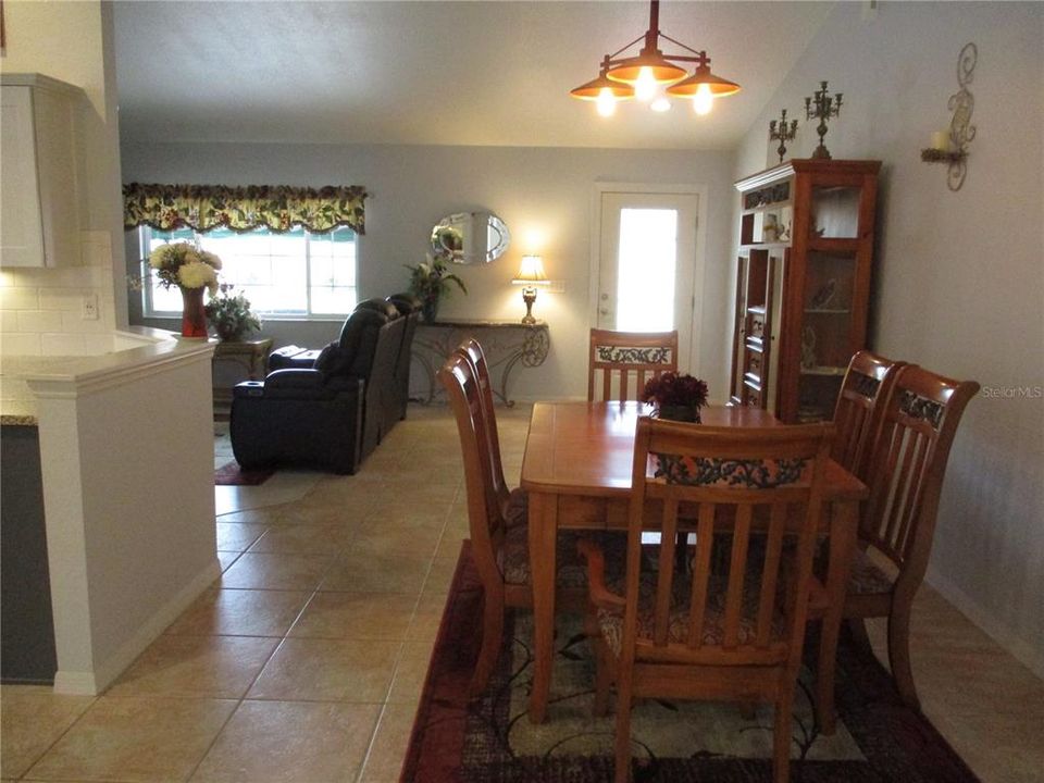 For Sale: $309,000 (2 beds, 2 baths, 1866 Square Feet)