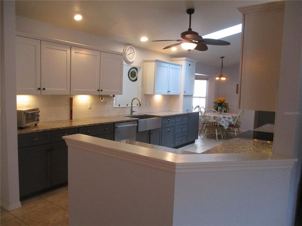 For Sale: $309,000 (2 beds, 2 baths, 1866 Square Feet)