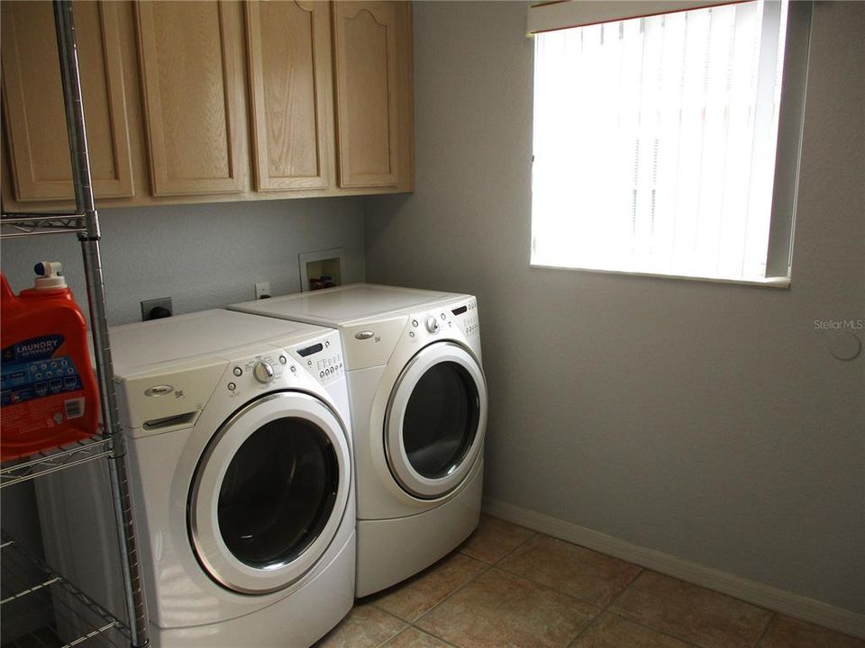 For Sale: $309,000 (2 beds, 2 baths, 1866 Square Feet)