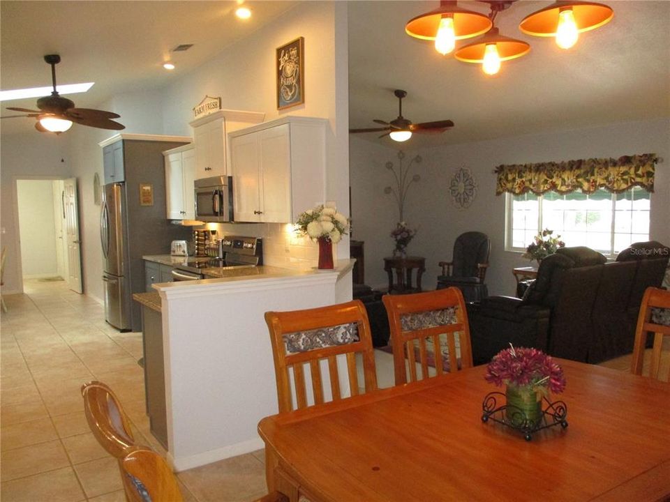 For Sale: $309,000 (2 beds, 2 baths, 1866 Square Feet)