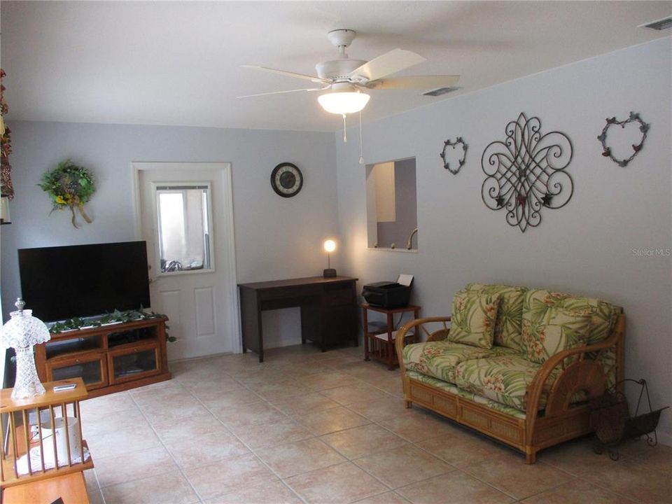 For Sale: $309,000 (2 beds, 2 baths, 1866 Square Feet)