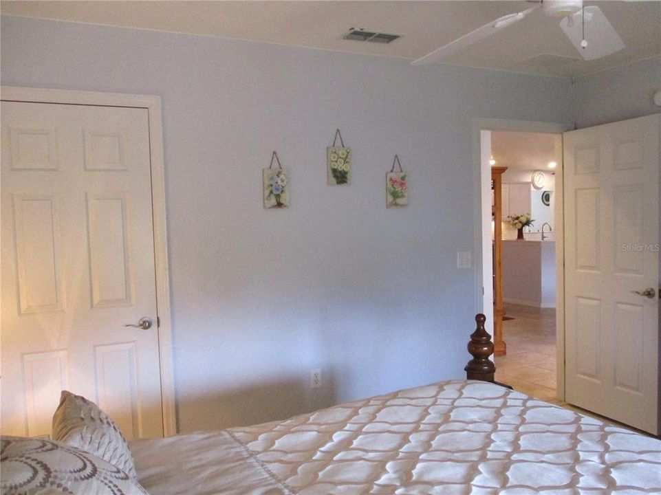 For Sale: $309,000 (2 beds, 2 baths, 1866 Square Feet)