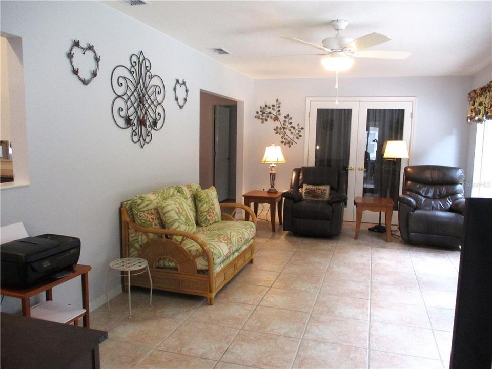 For Sale: $309,000 (2 beds, 2 baths, 1866 Square Feet)