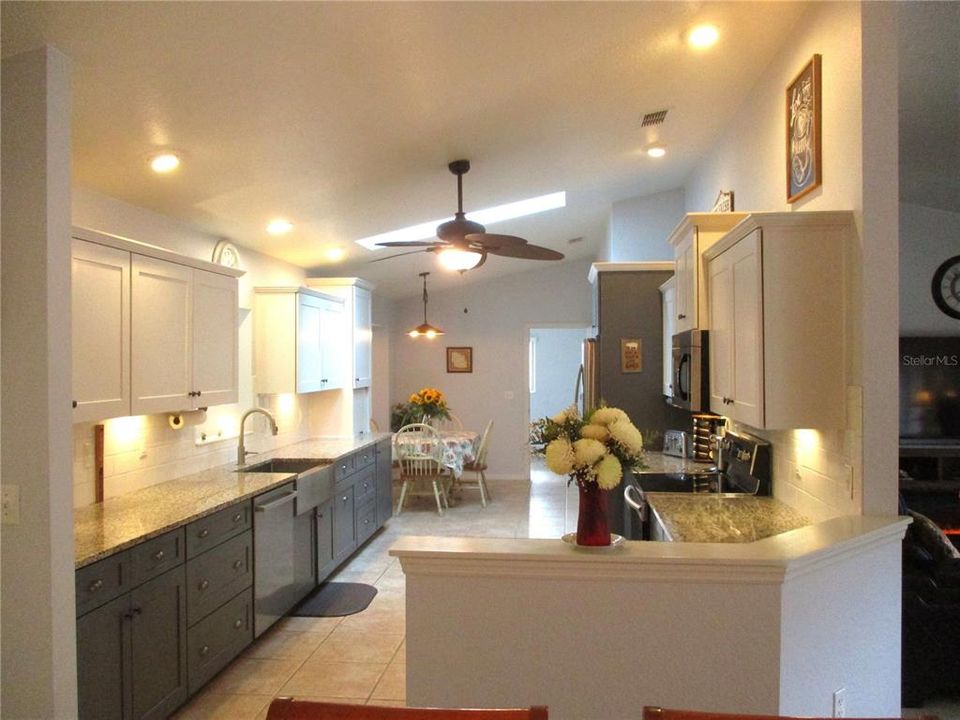 For Sale: $309,000 (2 beds, 2 baths, 1866 Square Feet)