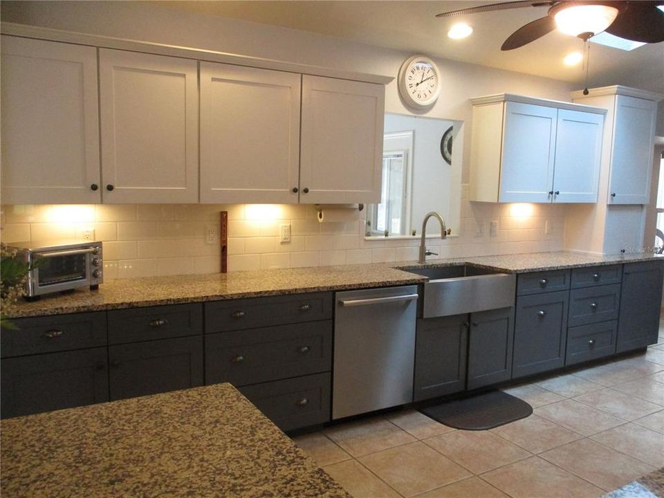 For Sale: $309,000 (2 beds, 2 baths, 1866 Square Feet)