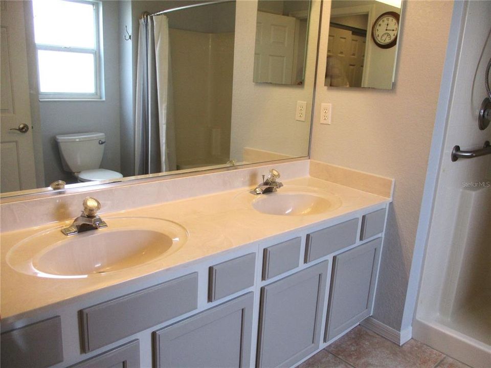 For Sale: $309,000 (2 beds, 2 baths, 1866 Square Feet)