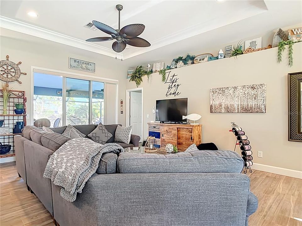 For Sale: $499,000 (3 beds, 2 baths, 1648 Square Feet)