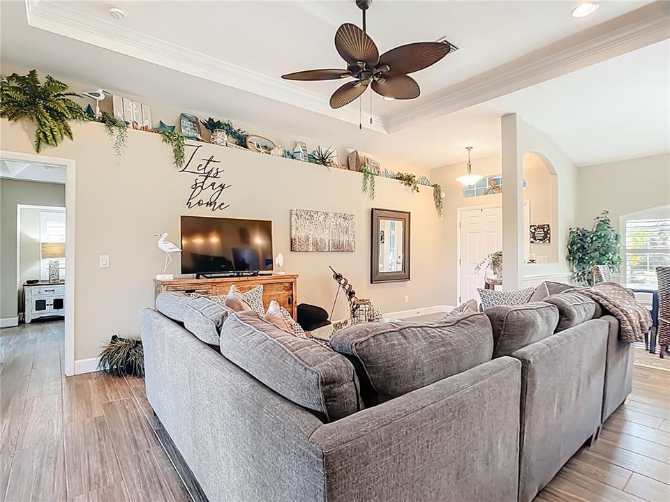 For Sale: $499,000 (3 beds, 2 baths, 1648 Square Feet)