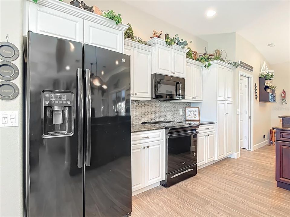 For Sale: $499,000 (3 beds, 2 baths, 1648 Square Feet)