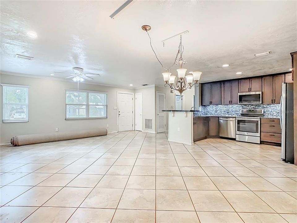 Active With Contract: $280,000 (3 beds, 2 baths, 1425 Square Feet)