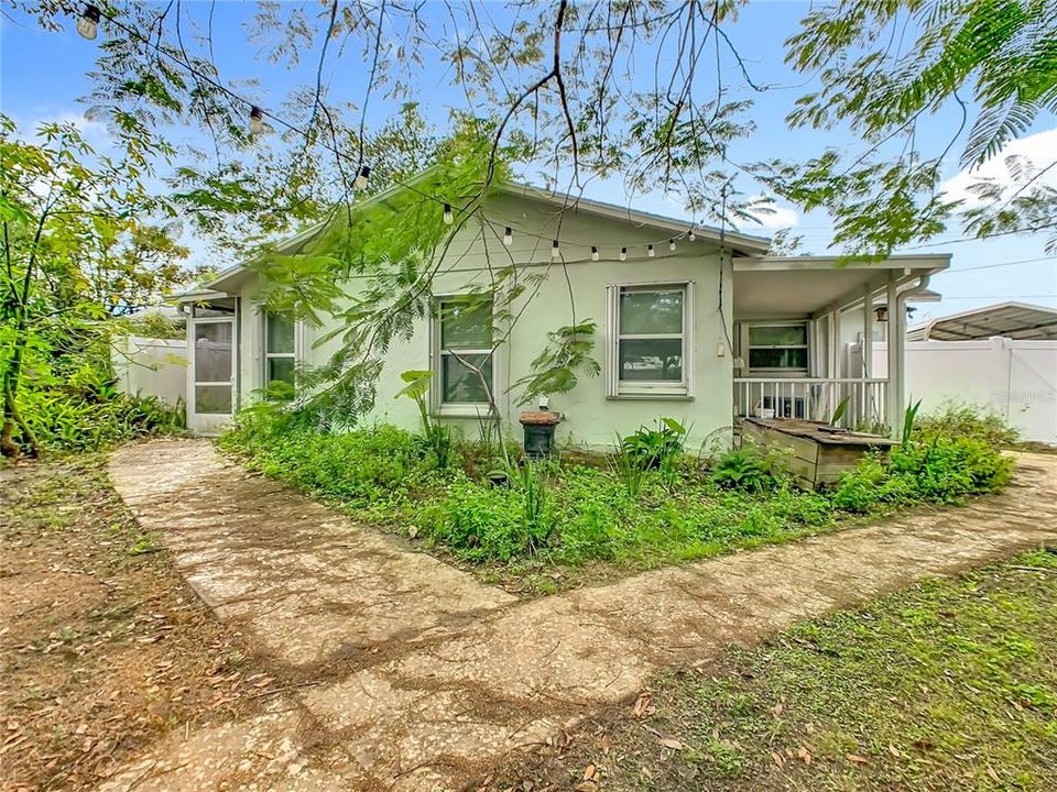 Active With Contract: $280,000 (3 beds, 2 baths, 1425 Square Feet)