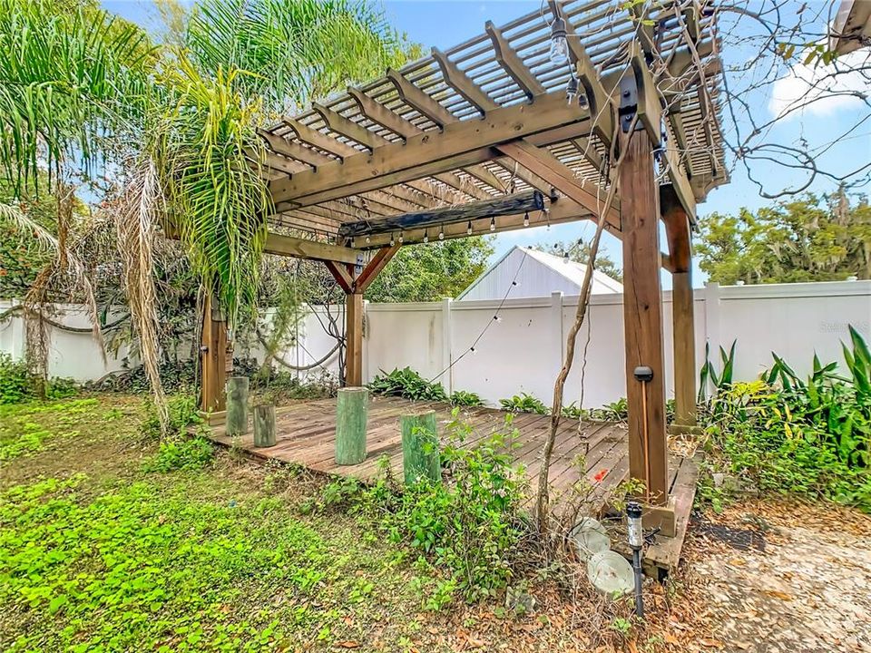 Active With Contract: $280,000 (3 beds, 2 baths, 1425 Square Feet)