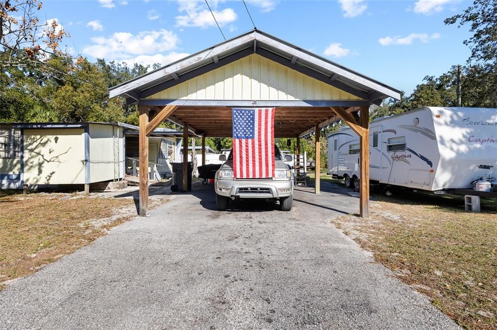 For Sale: $250,000 (2 beds, 1 baths, 1083 Square Feet)