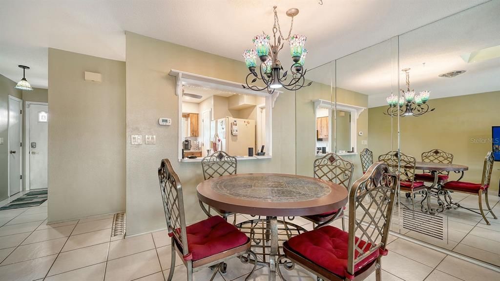 На продажу: $365,000 (2 спален, 2 ванн, 1184 Квадратных фут)