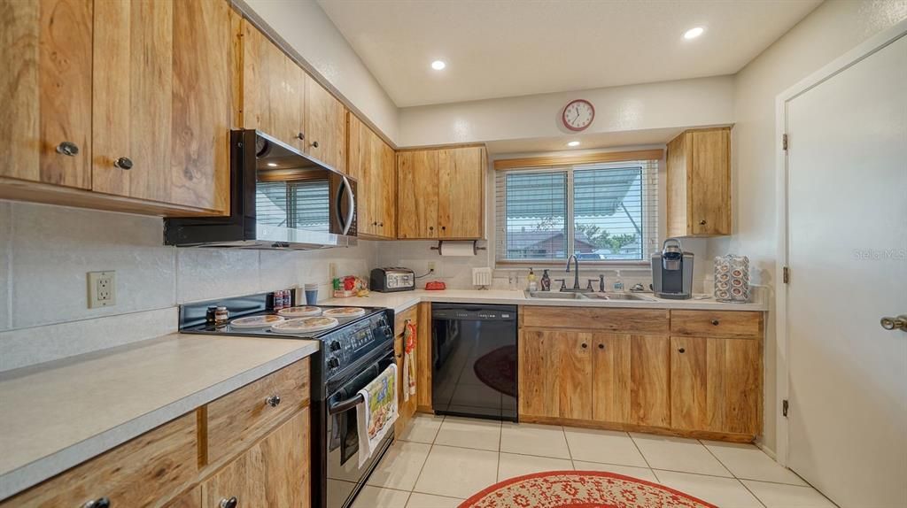 На продажу: $365,000 (2 спален, 2 ванн, 1184 Квадратных фут)