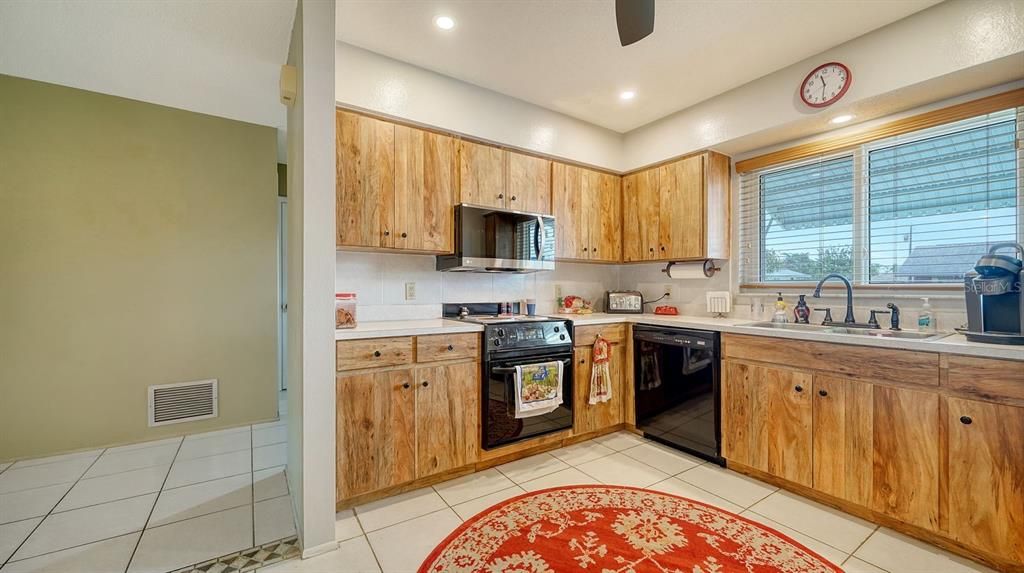 На продажу: $365,000 (2 спален, 2 ванн, 1184 Квадратных фут)