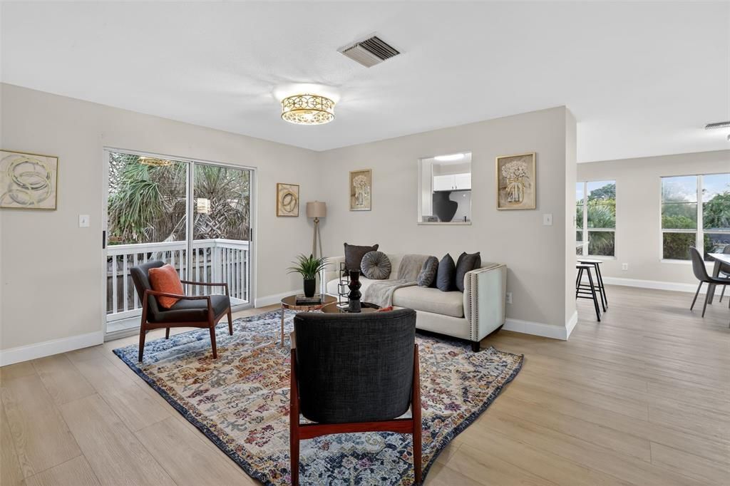 На продажу: $299,990 (3 спален, 2 ванн, 1308 Квадратных фут)