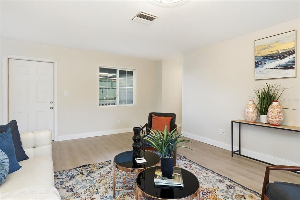 На продажу: $299,990 (3 спален, 2 ванн, 1308 Квадратных фут)